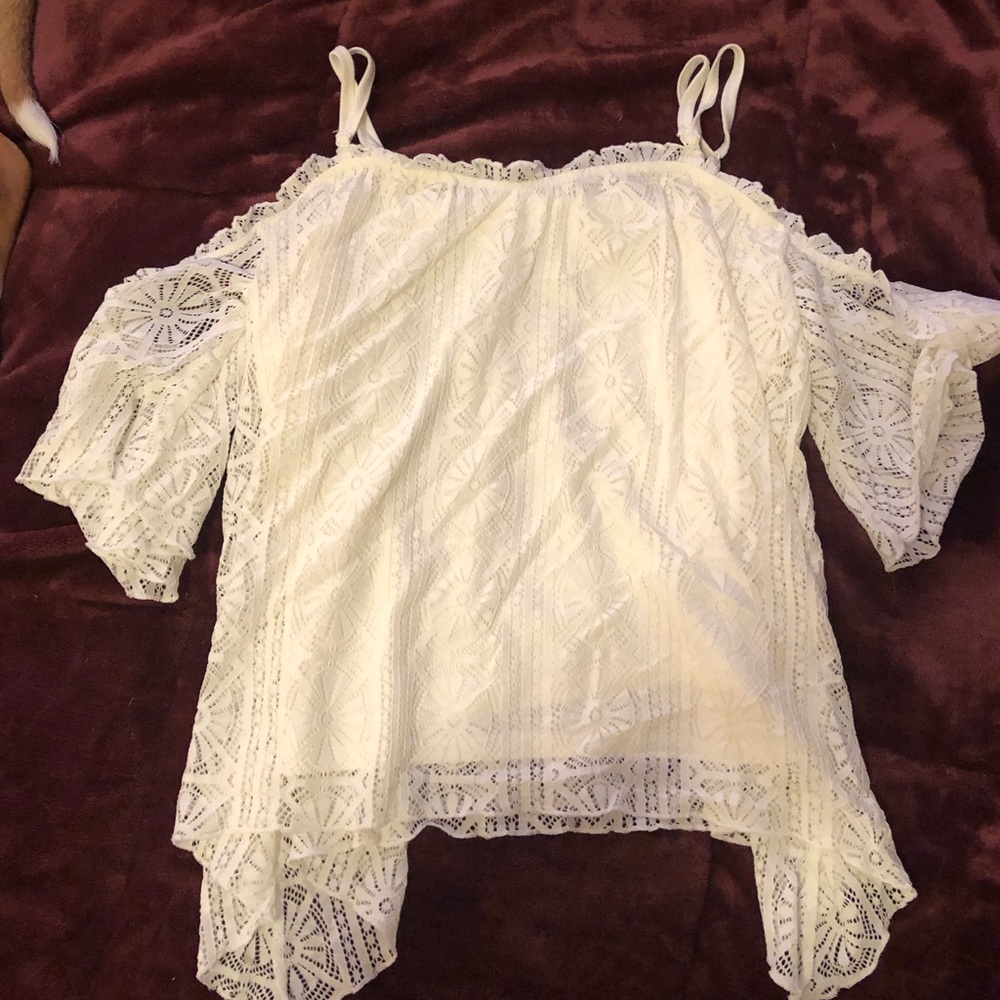 LACE COLD SHOULDER TOP